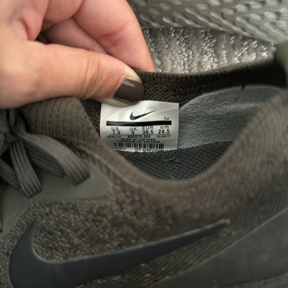 Nike women’s epic react flyknit olive sneaker - Picture 5 of 5